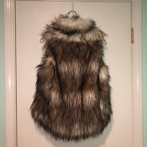Faux Fur Vest - Picture 2 of 3